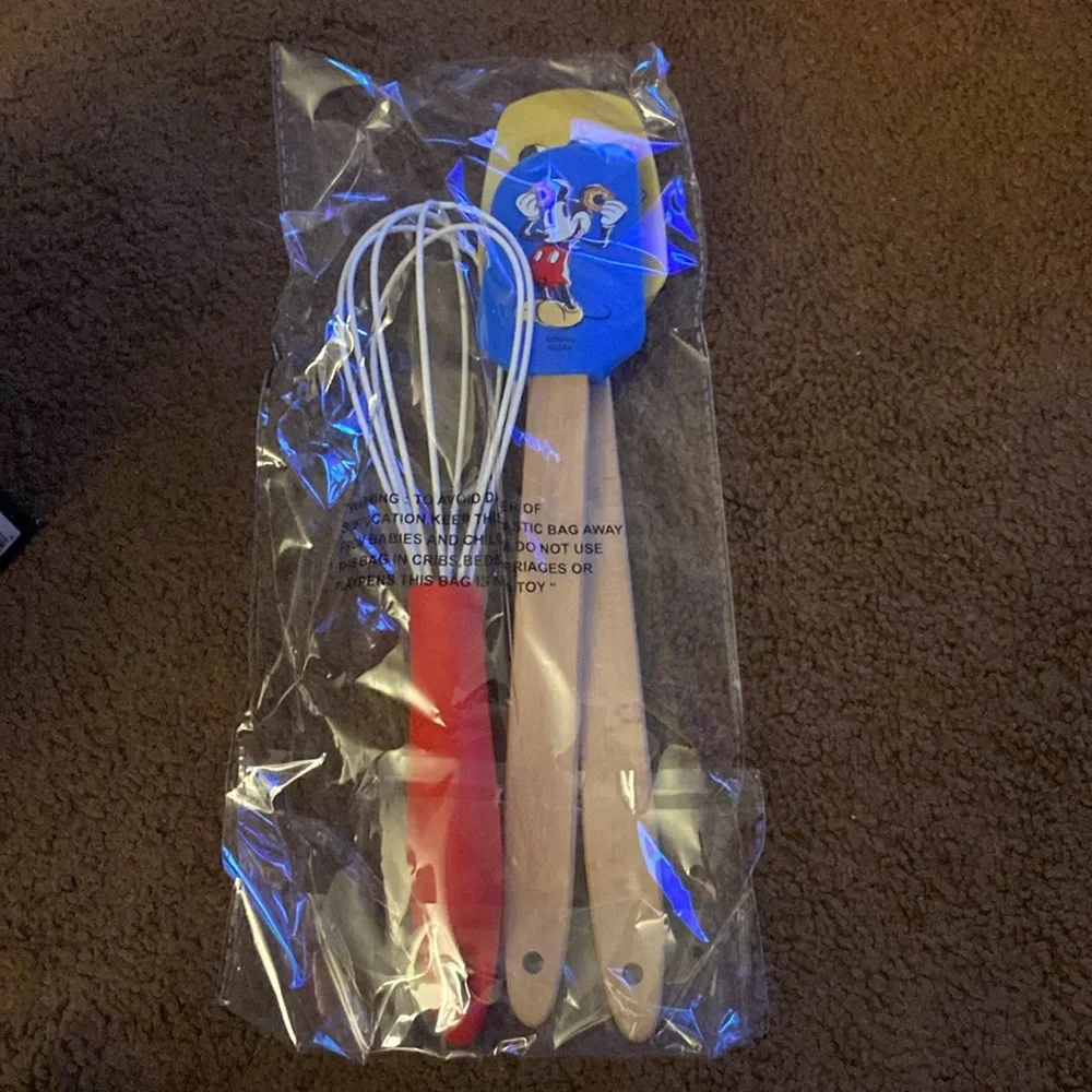 NWT- Disney Kids Baking Set - Picture 4 of 6